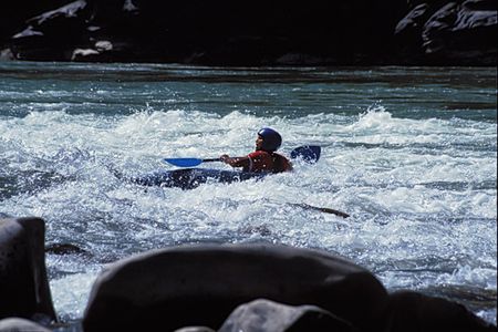 200104_0201_rafting_kayaker